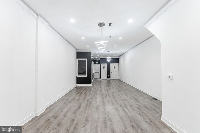 27 CHESTER PIKE, Darby, PA 19023