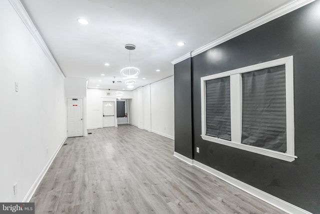 27 CHESTER PIKE, Darby, PA 19023