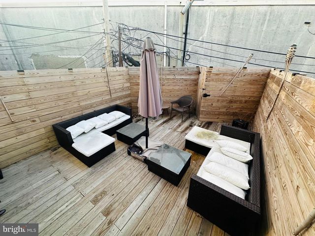 27 CHESTER PIKE, Darby, PA 19023