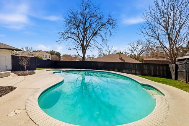 5068 Lake View Circle, North Richland Hills, TX 76180