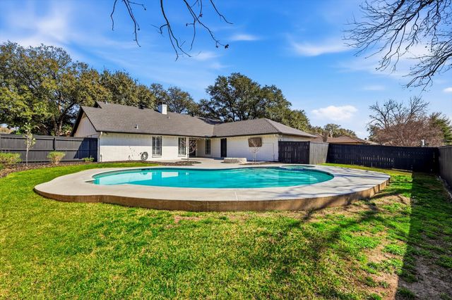 5068 Lake View Circle, North Richland Hills, TX 76180