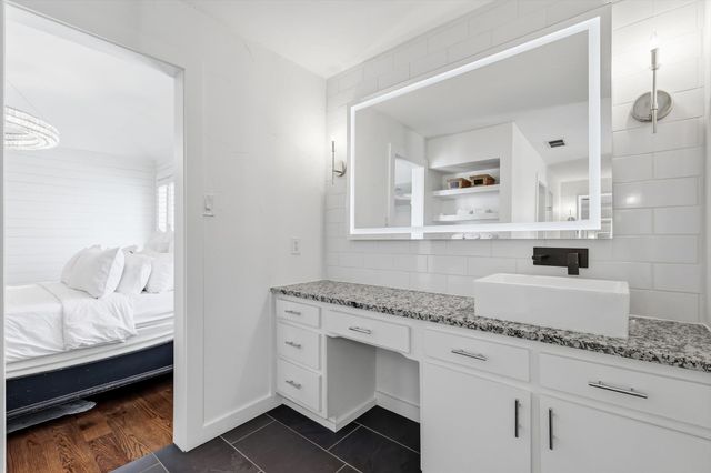 5068 Lake View Circle, North Richland Hills, TX 76180