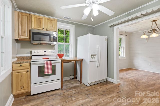 226 Vance Avenue, Black Mountain, NC 28711
