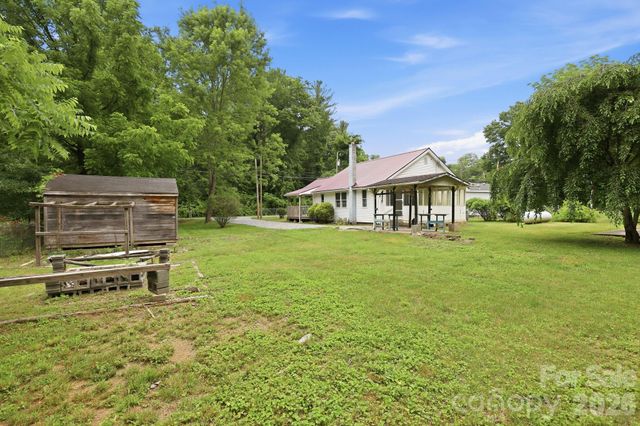 226 Vance Avenue, Black Mountain, NC 28711