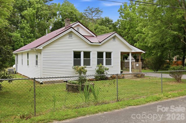 226 Vance Avenue, Black Mountain, NC 28711