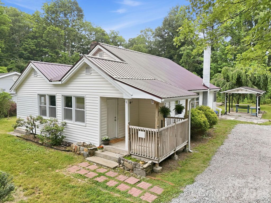 226 Vance Avenue, Black Mountain, NC 28711