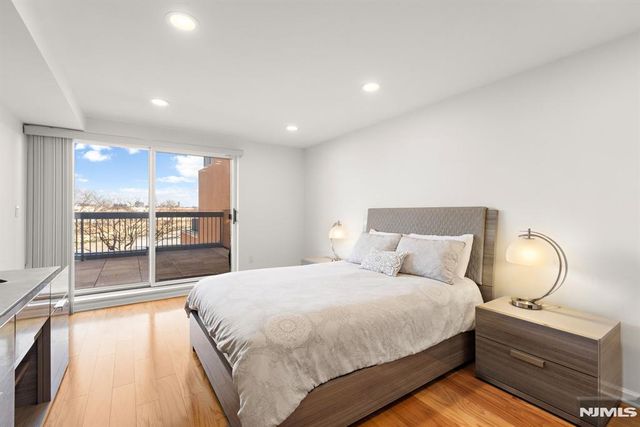 316 Nelson Court, Edgewater, NJ 07020