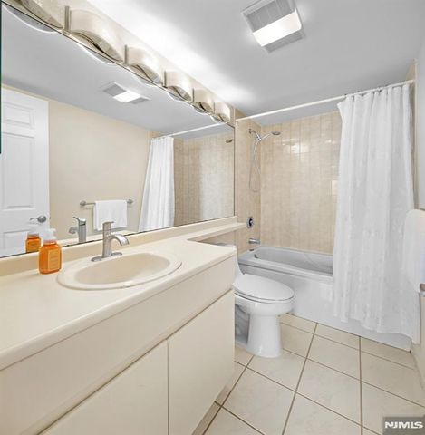 316 Nelson Court, Edgewater, NJ 07020