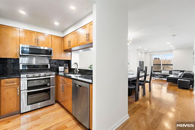 316 Nelson Court, Edgewater, NJ 07020