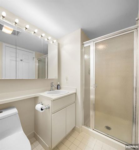 316 Nelson Court, Edgewater, NJ 07020