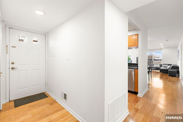 316 Nelson Court, Edgewater, NJ 07020