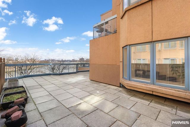 316 Nelson Court, Edgewater, NJ 07020