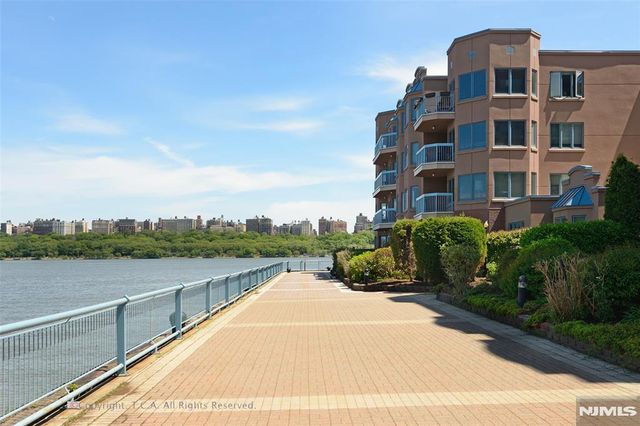 316 Nelson Court, Edgewater, NJ 07020