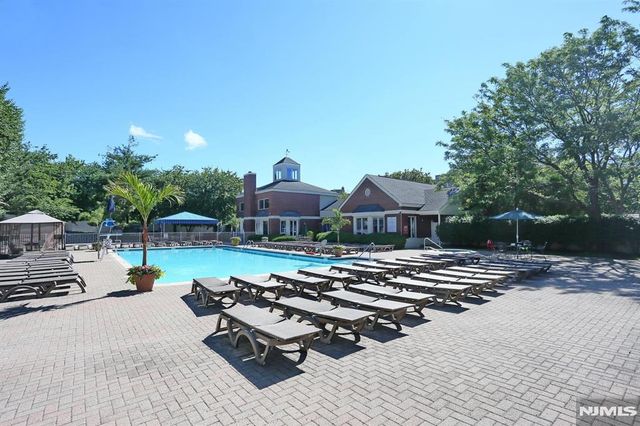 316 Nelson Court, Edgewater, NJ 07020