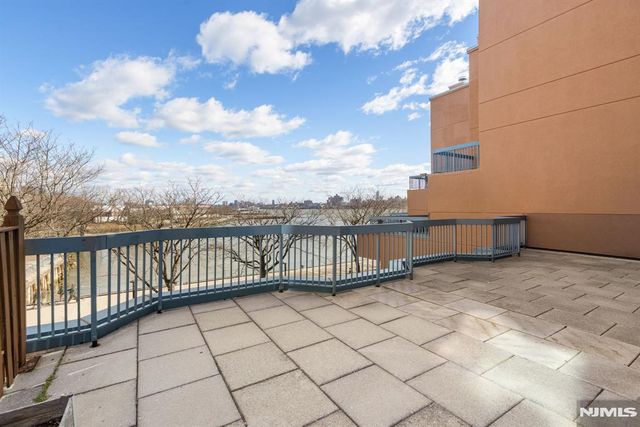 316 Nelson Court, Edgewater, NJ 07020