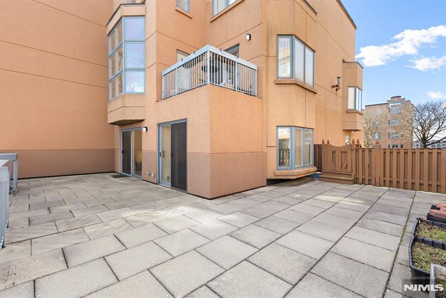 316 Nelson Court, Edgewater, NJ 07020