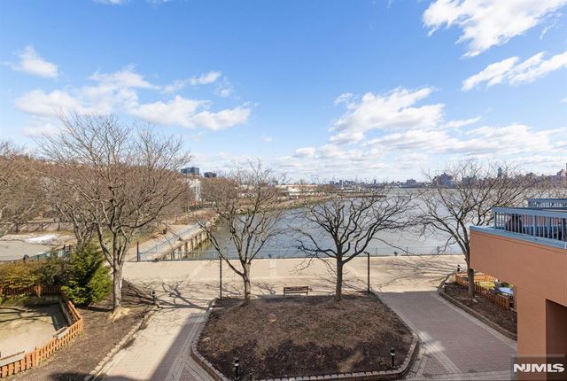 316 Nelson Court, Edgewater, NJ 07020