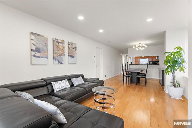 316 Nelson Court, Edgewater, NJ 07020