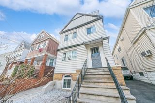 158 W 8th St, Bayonne City, NJ 07002