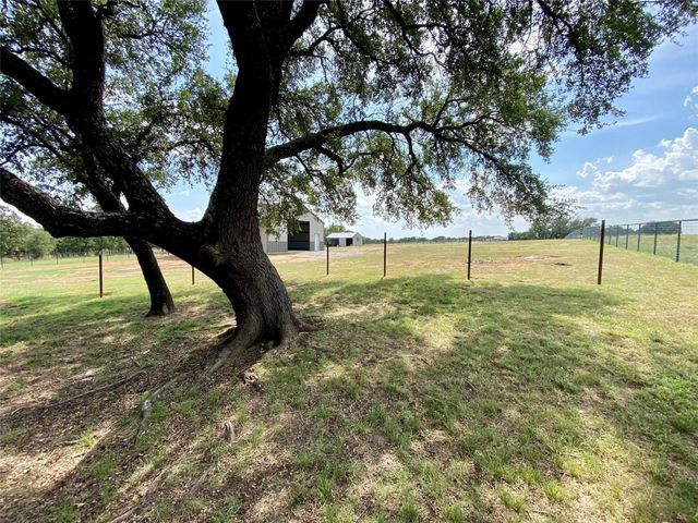 109 N Silver Saddle Circle, Weatherford, TX 76087