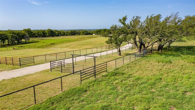 109 N Silver Saddle Circle, Weatherford, TX 76087