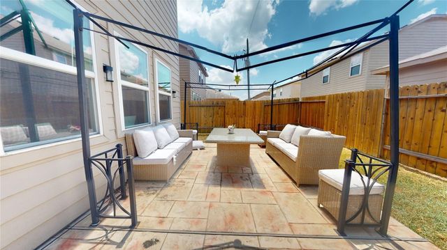 10555 Logger Pine Trail, Houston, TX 77088