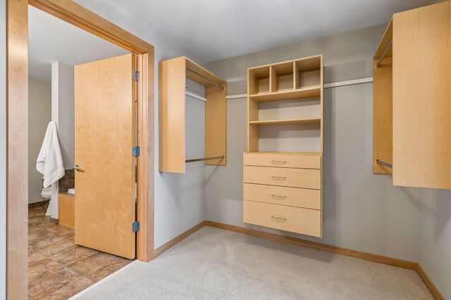 215 10th Avenue S 321, Minneapolis, MN 55415
