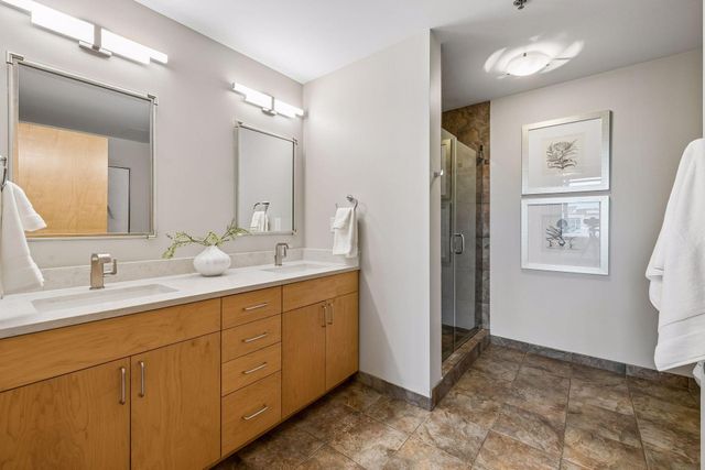 215 10th Avenue S 321, Minneapolis, MN 55415