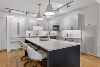 215 10th Avenue S 321, Minneapolis, MN 55415