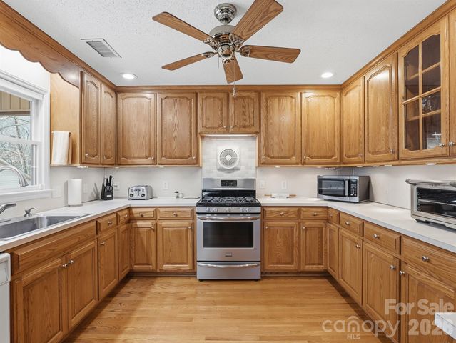 544 Hicks Creek Road, Troutman, NC 28166