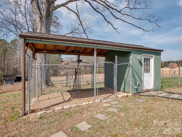 544 Hicks Creek Road, Troutman, NC 28166