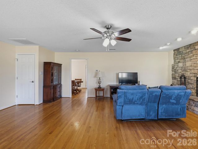 544 Hicks Creek Road, Troutman, NC 28166