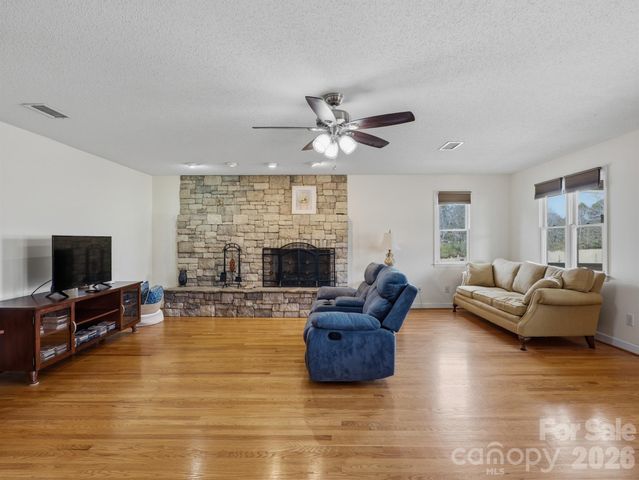 544 Hicks Creek Road, Troutman, NC 28166