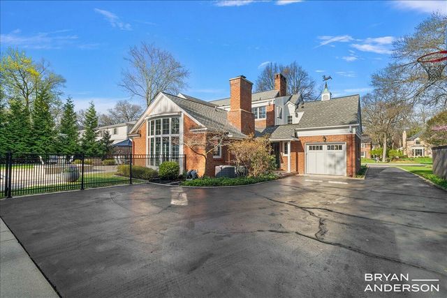 904 Plymouth Avenue SE, Grand Rapids, MI 49506