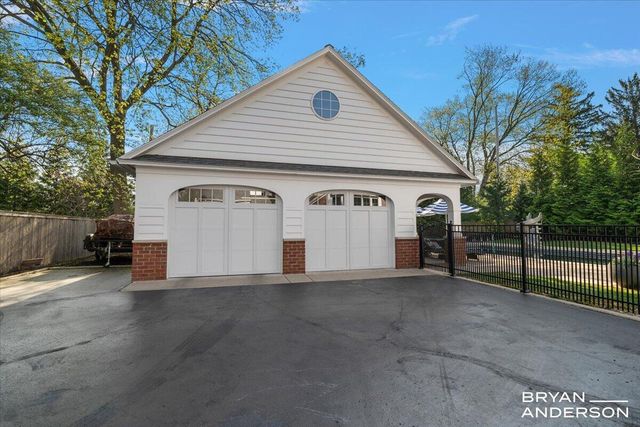 904 Plymouth Avenue SE, Grand Rapids, MI 49506