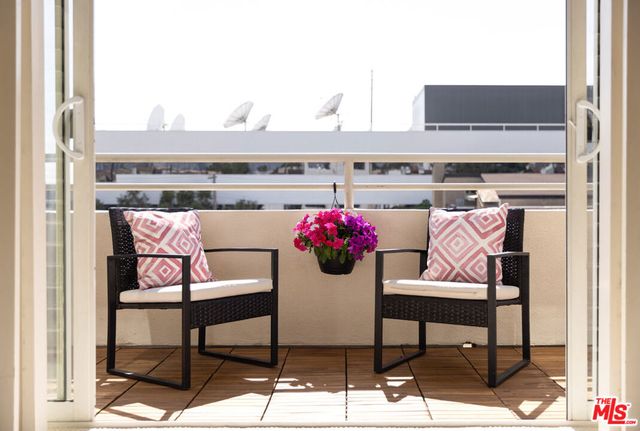 1430 S Bentley Avenue 402, Los Angeles, CA 90025