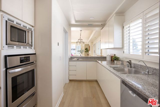 1430 S Bentley Avenue 402, Los Angeles, CA 90025