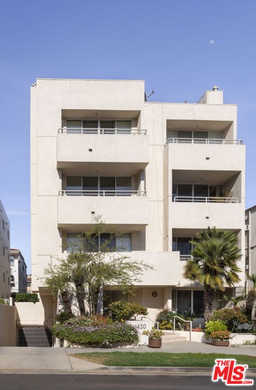 Image 13 of property listing at 1430 S Bentley Avenue 402, Los Angeles, CA 90025