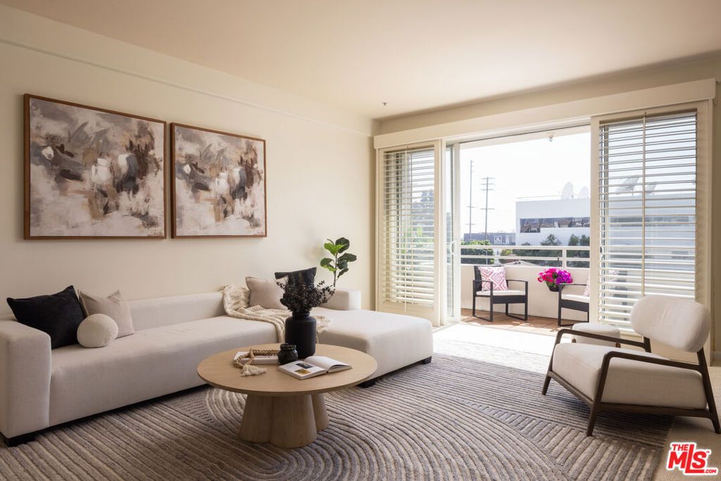 Image 2 of property listing at 1430 S Bentley Avenue 402, Los Angeles, CA 90025