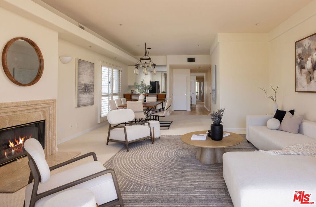 Image 4 of property listing at 1430 S Bentley Avenue 402, Los Angeles, CA 90025