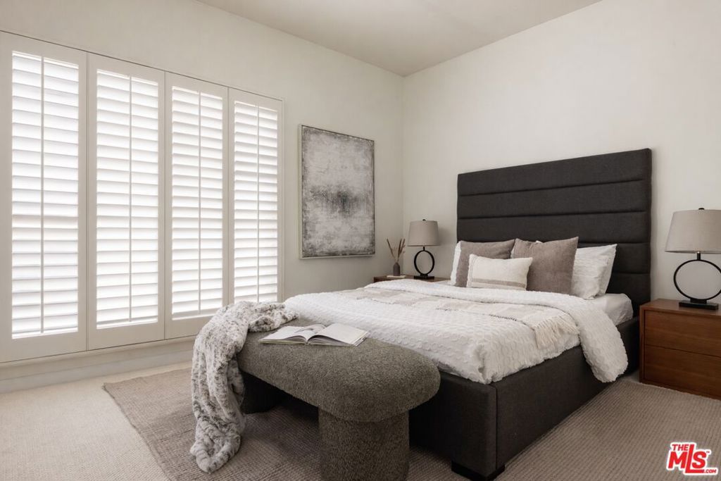 Image 9 of property listing at 1430 S Bentley Avenue 402, Los Angeles, CA 90025