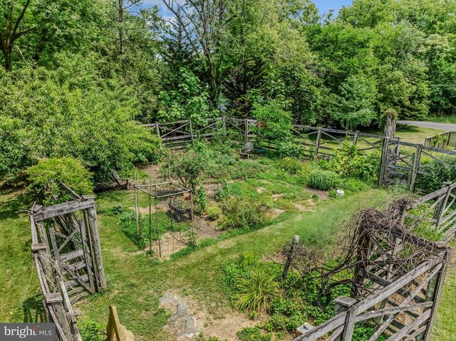 2 TIMBER LN, Harpers Ferry, WV 25425