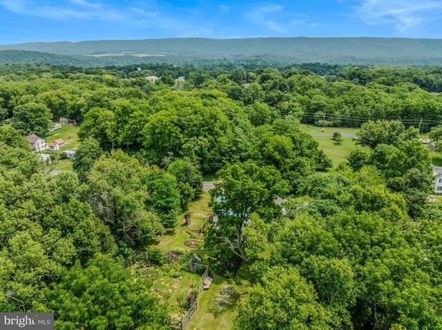 2 TIMBER LN, Harpers Ferry, WV 25425