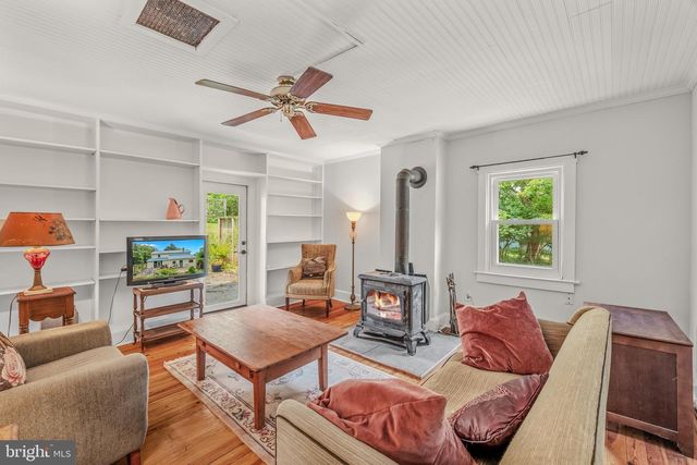 2 TIMBER LN, Harpers Ferry, WV 25425