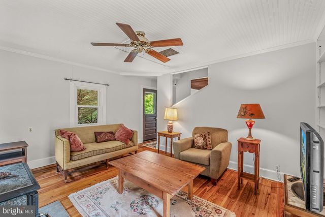 2 TIMBER LN, Harpers Ferry, WV 25425