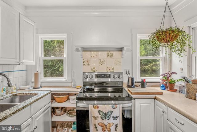 2 TIMBER LN, Harpers Ferry, WV 25425