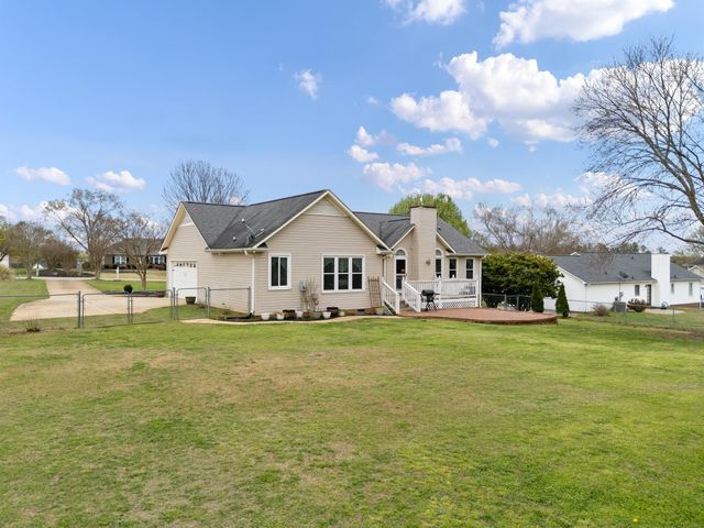 457 Cresthaven Drive, Boiling Springs, SC 29316