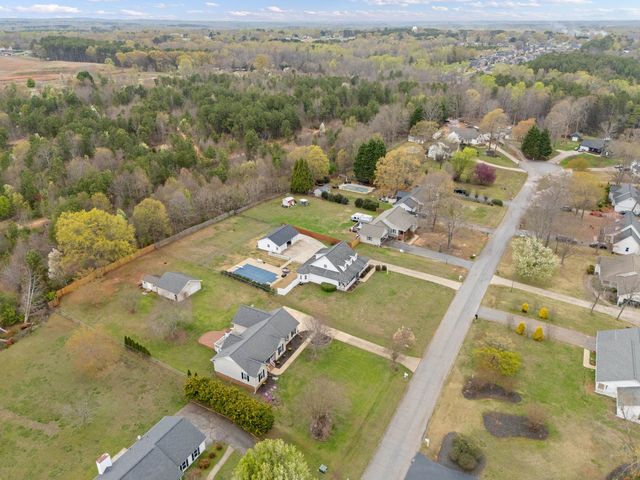 457 Cresthaven Drive, Boiling Springs, SC 29316