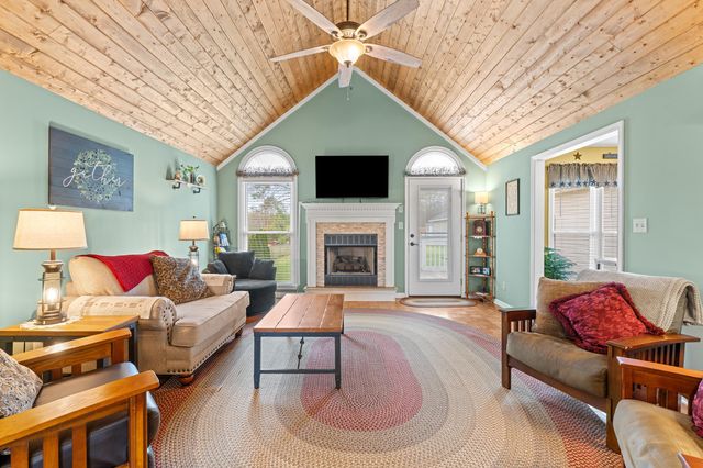 457 Cresthaven Drive, Boiling Springs, SC 29316