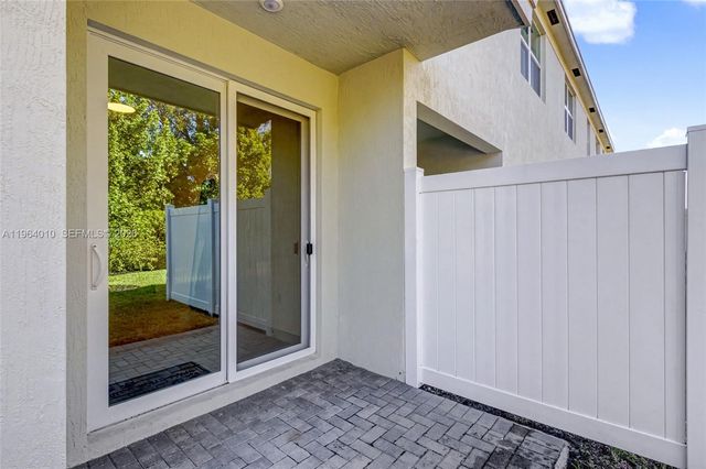 4303 Hammock Grove Dr, Lake Worth, FL 33467